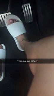 Queen Naija feet photo thumbnail
