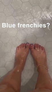 Queen Naija feet photo thumbnail
