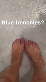 Queen Naija feet photo thumbnail
