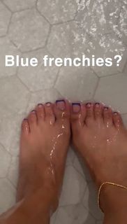 Queen Naija feet photo thumbnail