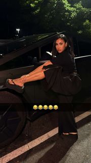 Queen Naija feet photo thumbnail