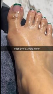 Queen Naija feet photo thumbnail