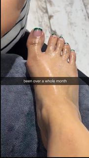 Queen Naija feet photo thumbnail