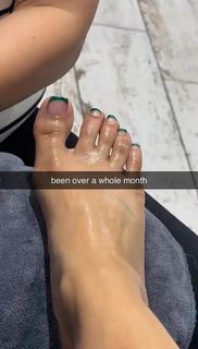 Queen Naija feet photo thumbnail