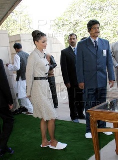 Queen Rania feet photo thumbnail