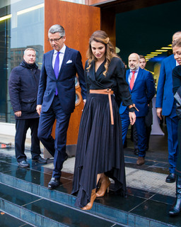 Queen Rania feet photo thumbnail