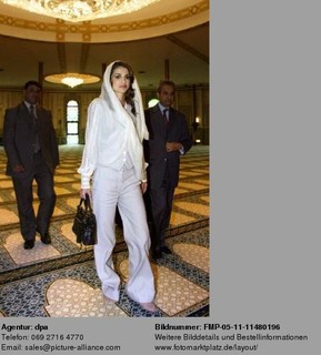 Queen Rania feet photo thumbnail