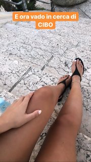 Queralt Badalamenti feet photo 5
