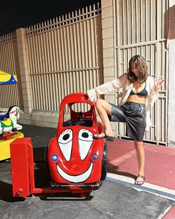 Quinn Shephard feet photo 9