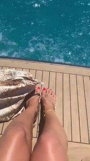 Quinty Trustfull feet photo 8