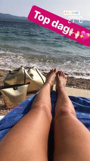 Quinty Trustfull feet photo 1