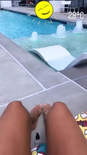 Quinty Trustfull feet photo 4