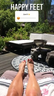 Quinty Trustfull feet photo 14