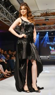 Raai Laxmi feet photo thumbnail