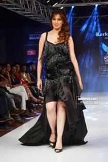 Raai Laxmi feet photo thumbnail