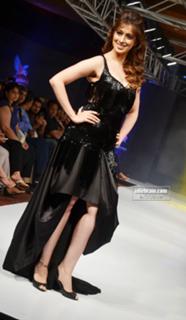 Raai Laxmi feet photo thumbnail