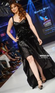 Raai Laxmi feet photo thumbnail