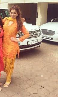 Raai Laxmi feet photo thumbnail