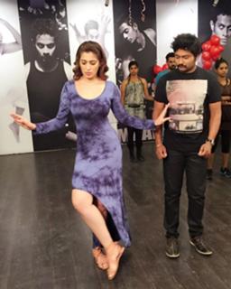 Raai Laxmi feet photo thumbnail