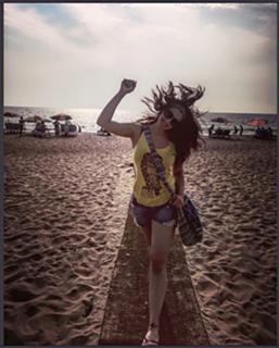 Raai Laxmi feet photo thumbnail
