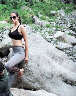 Raai Laxmi feet photo thumbnail