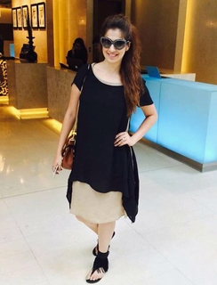 Raai Laxmi feet photo thumbnail