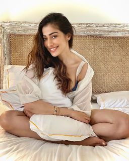 Raai Laxmi feet photo thumbnail