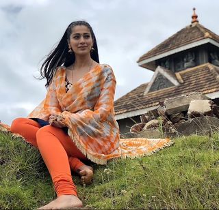 Raai Laxmi feet photo thumbnail