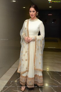 Raai Laxmi feet photo thumbnail