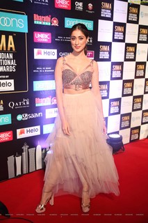 Raai Laxmi feet photo thumbnail