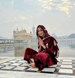 Raai Laxmi feet photo 2