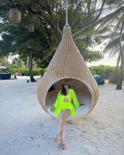 Raai Laxmi feet photo thumbnail