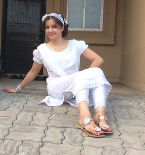 Rabi Pirzada feet photo 2