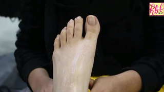 Rabi Pirzada feet photo 4