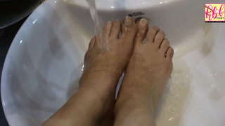 Rabi Pirzada feet photo 2