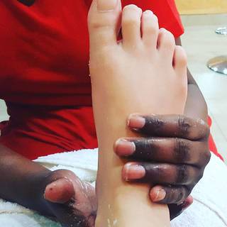 Rabi Pirzada feet photo 4