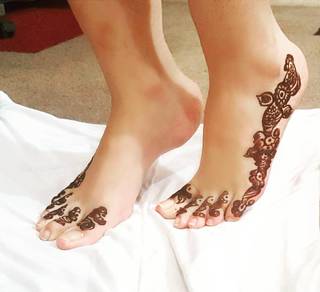 Rabi Pirzada feet photo 3