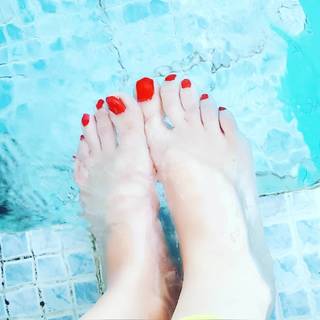 Rabi Pirzada feet photo 1