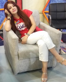 Rabi Pirzada feet photo 11