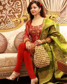 Rabi Pirzada feet photo 9