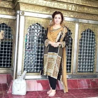 Rabi Pirzada feet photo 8