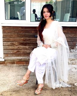 Rabi Pirzada feet photo 6