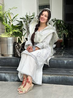 Rabi Pirzada feet photo 16