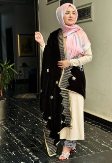 Rabi Pirzada feet photo 17