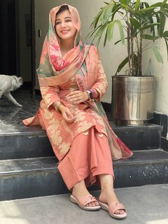 Rabi Pirzada feet photo 17
