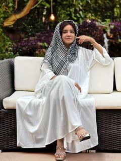 Rabi Pirzada feet photo 3