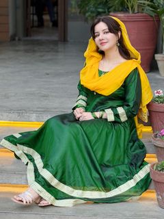 Rabi Pirzada feet photo 4