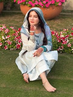 Rabi Pirzada feet photo 1