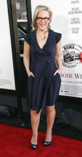 Rachael Harris feet photo thumbnail