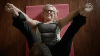 Rachael Harris feet photo thumbnail